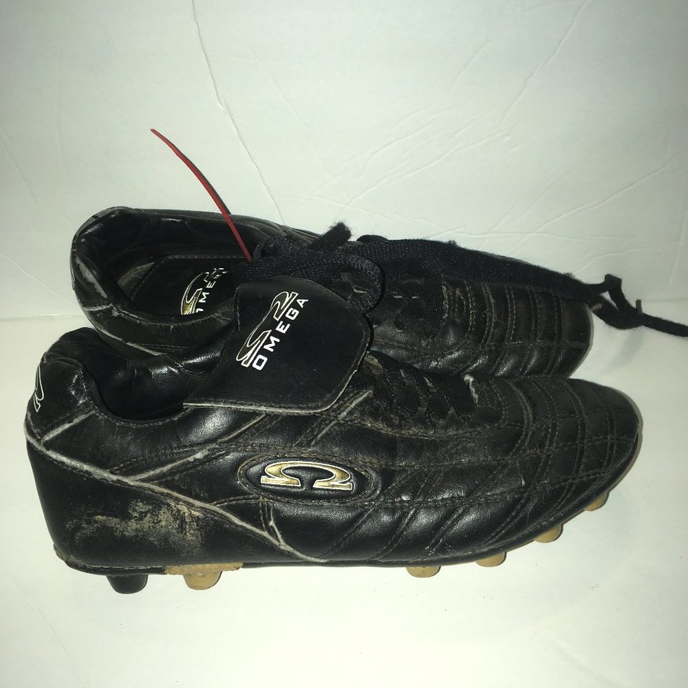 Omega Size 4 Soccer Cleats